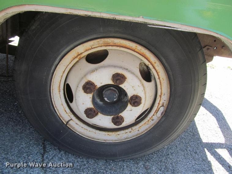 image for item DA1012 1973 Winnebago Brave RV