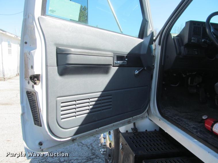 image for item DA1019 2000 GMC C6500 box truck