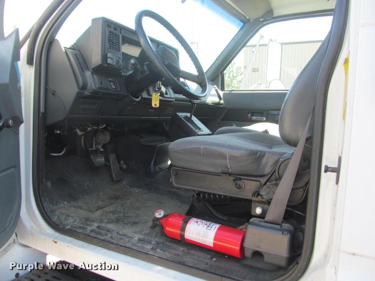 image for item DA1019 2000 GMC C6500 box truck