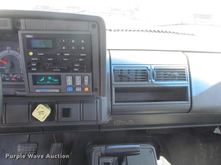 image for item DA1019 2000 GMC C6500 box truck