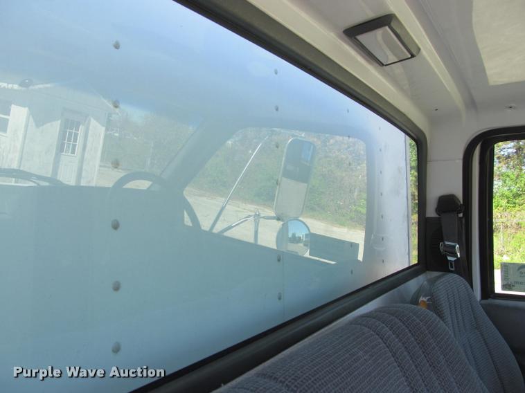 image for item DA1019 2000 GMC C6500 box truck