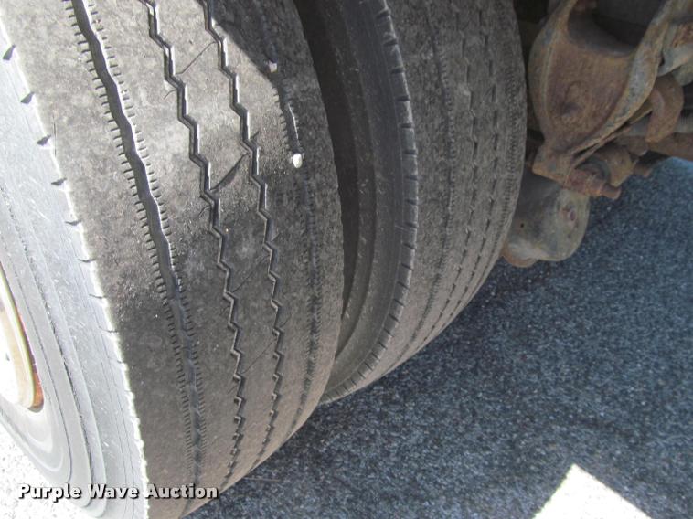 image for item DA1019 2000 GMC C6500 box truck