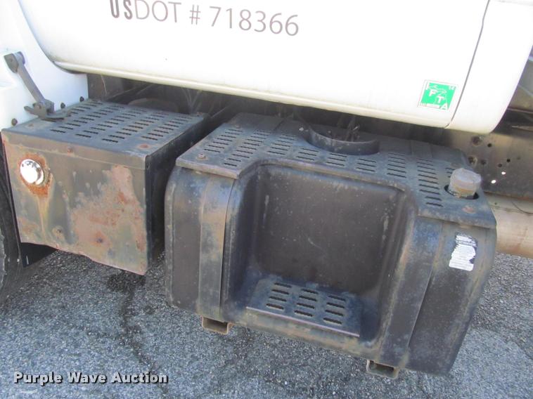 image for item DA1019 2000 GMC C6500 box truck