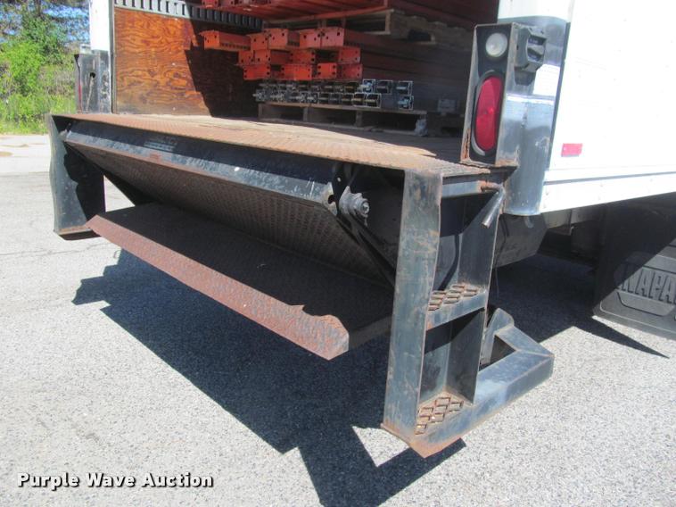 image for item DA1019 2000 GMC C6500 box truck