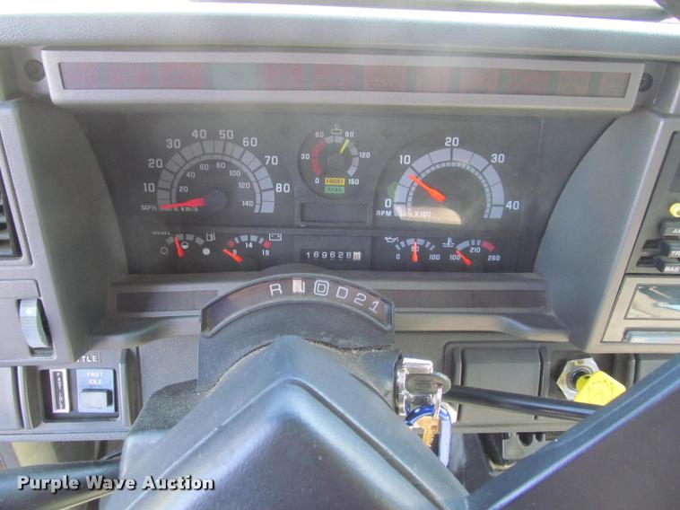 image for item DA1020 2001 GMC C7500 box truck