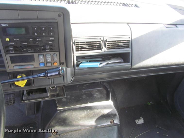 image for item DA1020 2001 GMC C7500 box truck