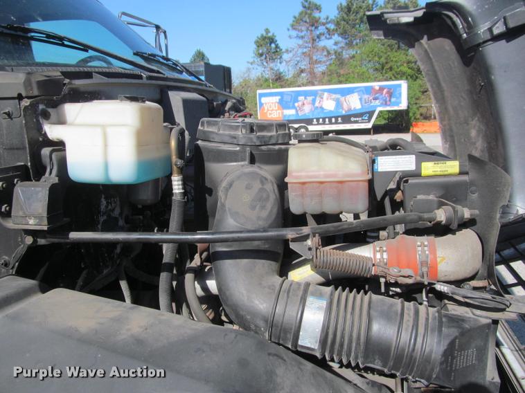 image for item DA1020 2001 GMC C7500 box truck