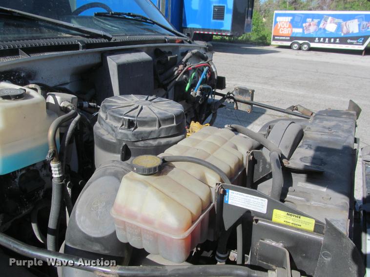 image for item DA1020 2001 GMC C7500 box truck