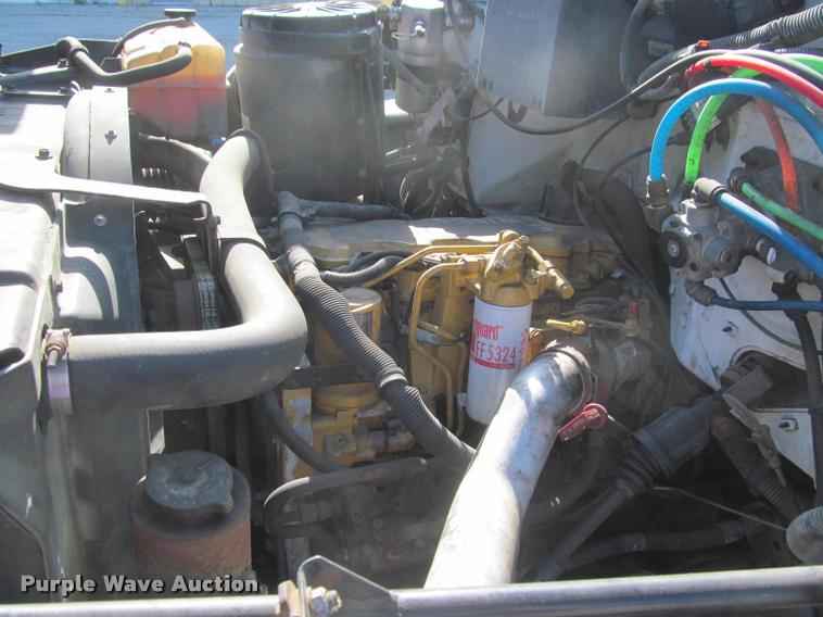 image for item DA1020 2001 GMC C7500 box truck