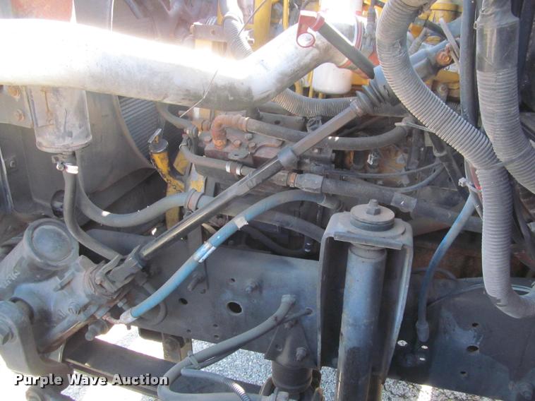 image for item DA1020 2001 GMC C7500 box truck