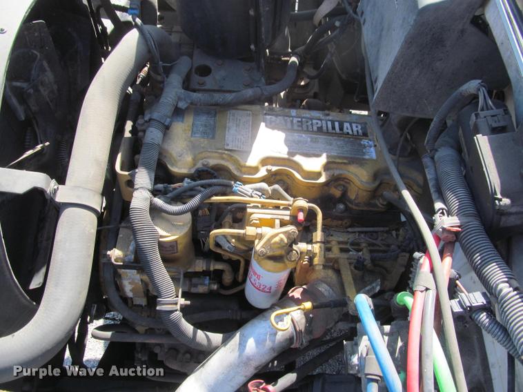 image for item DA1020 2001 GMC C7500 box truck