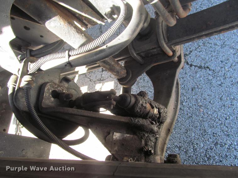 image for item DA1020 2001 GMC C7500 box truck