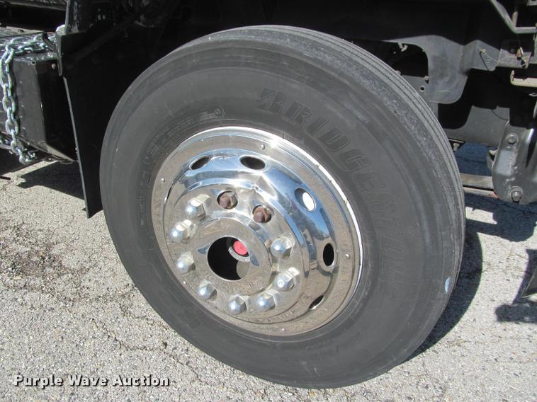 image for item DA1020 2001 GMC C7500 box truck