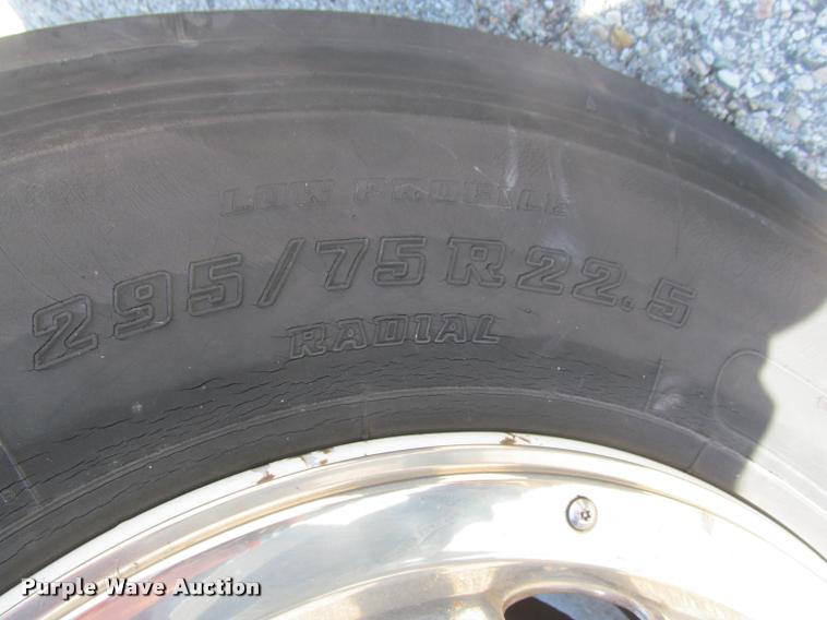 image for item DA1020 2001 GMC C7500 box truck