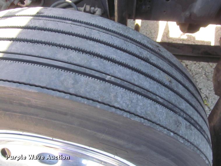 image for item DA1020 2001 GMC C7500 box truck