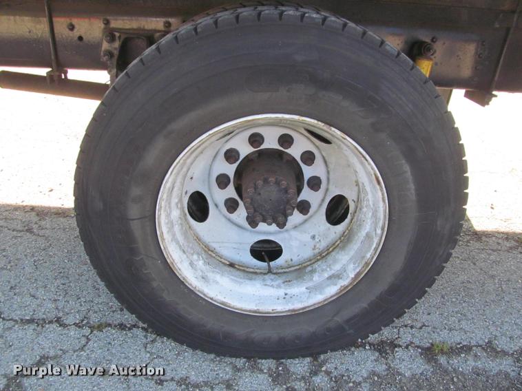 image for item DA1020 2001 GMC C7500 box truck