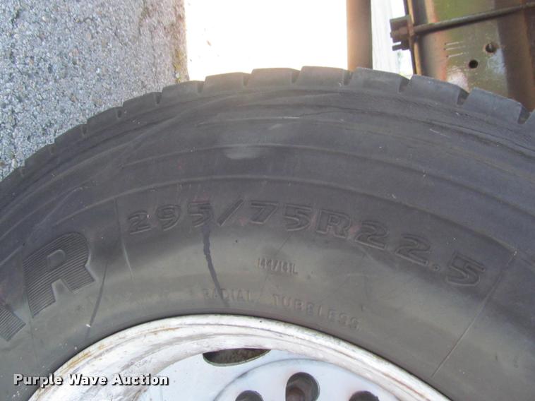 image for item DA1020 2001 GMC C7500 box truck