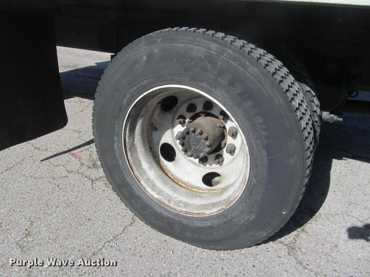 image for item DA1020 2001 GMC C7500 box truck