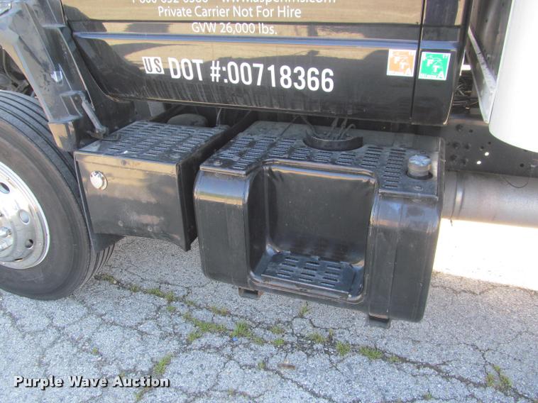 image for item DA1020 2001 GMC C7500 box truck