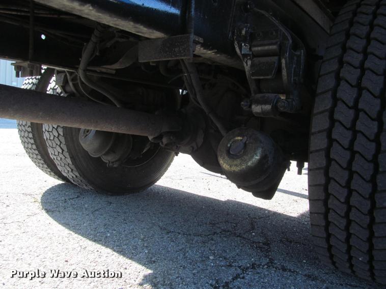 image for item DA1020 2001 GMC C7500 box truck