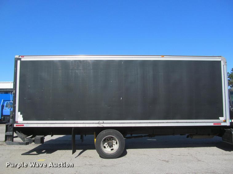 image for item DA1020 2001 GMC C7500 box truck