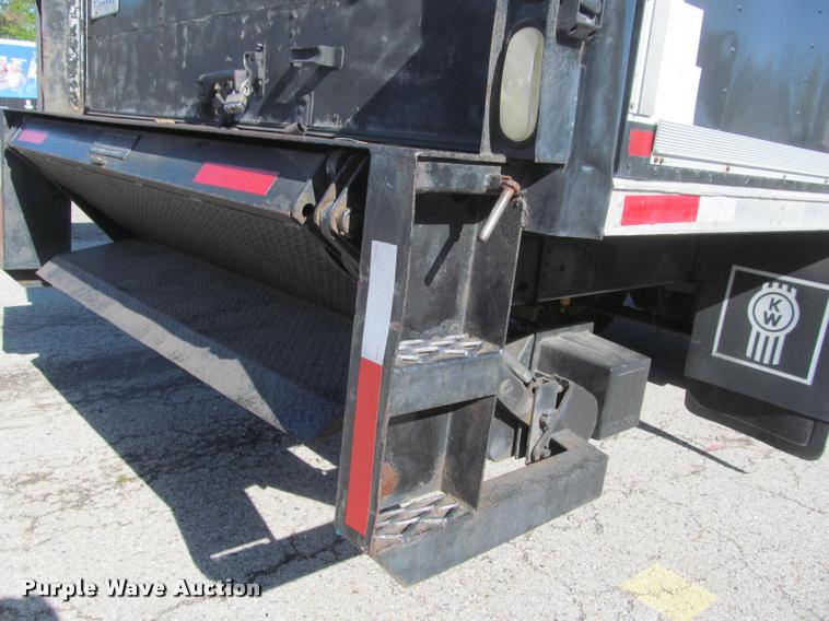 image for item DA1020 2001 GMC C7500 box truck