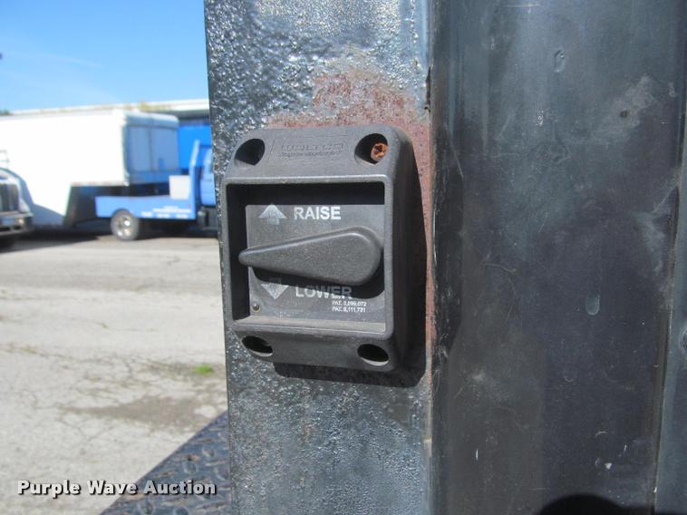 image for item DA1020 2001 GMC C7500 box truck