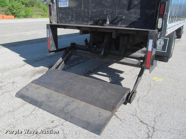 image for item DA1020 2001 GMC C7500 box truck