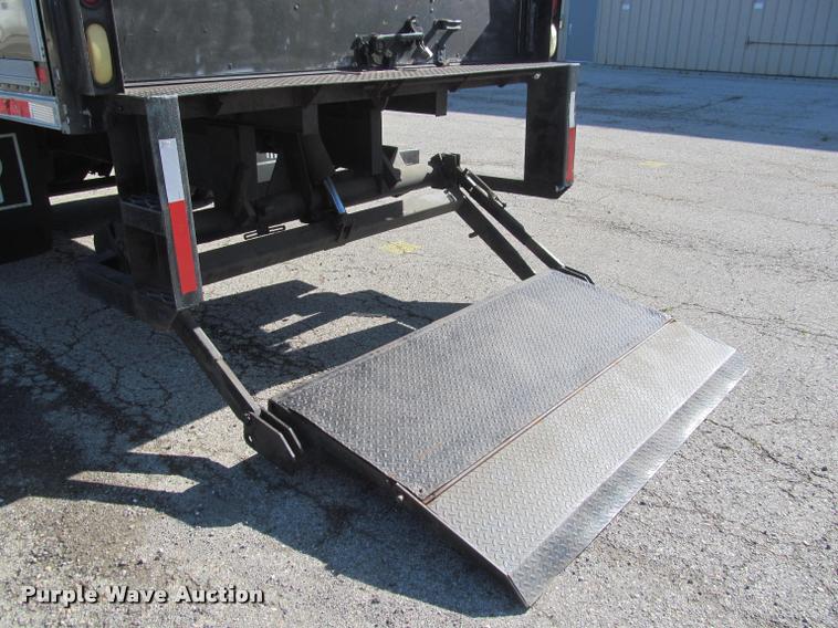 image for item DA1020 2001 GMC C7500 box truck