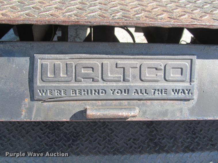 image for item DA1020 2001 GMC C7500 box truck