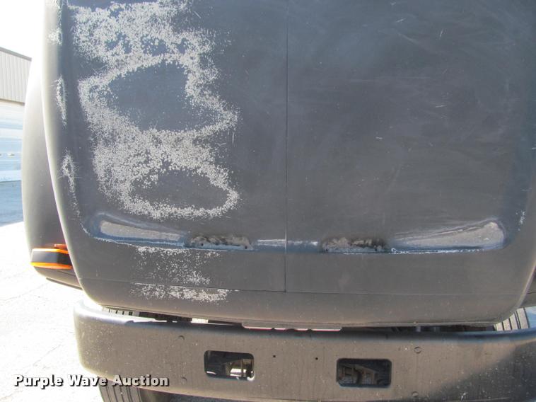 image for item DA1020 2001 GMC C7500 box truck