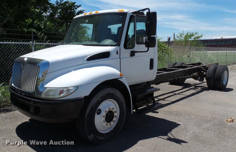 image for item DA1079 2007 International 4200 truck cab and chassis
