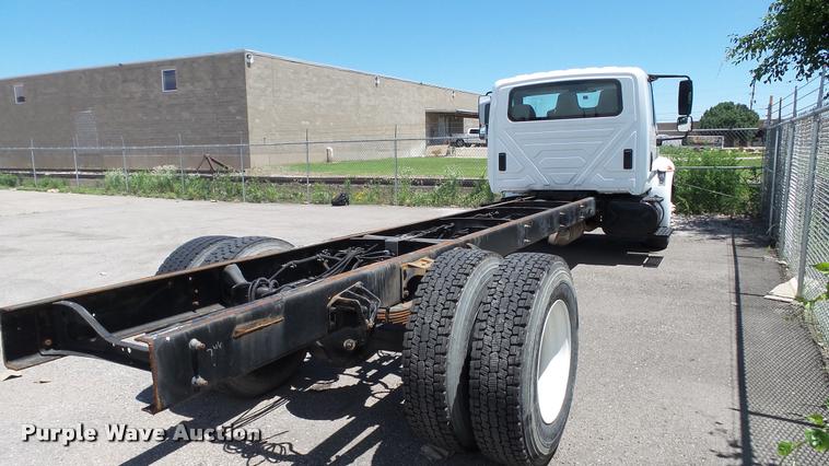 image for item DA1079 2007 International 4200 truck cab and chassis