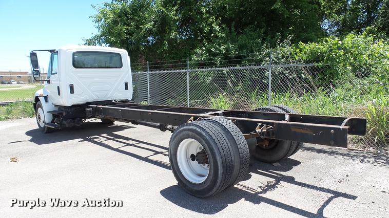image for item DA1079 2007 International 4200 truck cab and chassis