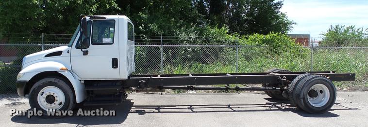 image for item DA1079 2007 International 4200 truck cab and chassis