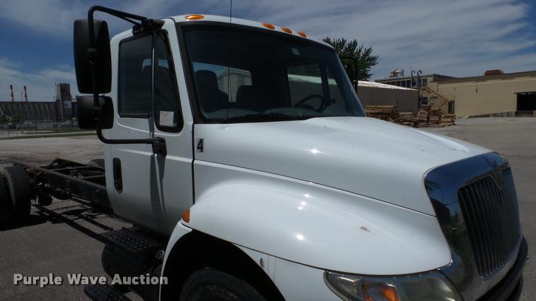image for item DA1079 2007 International 4200 truck cab and chassis