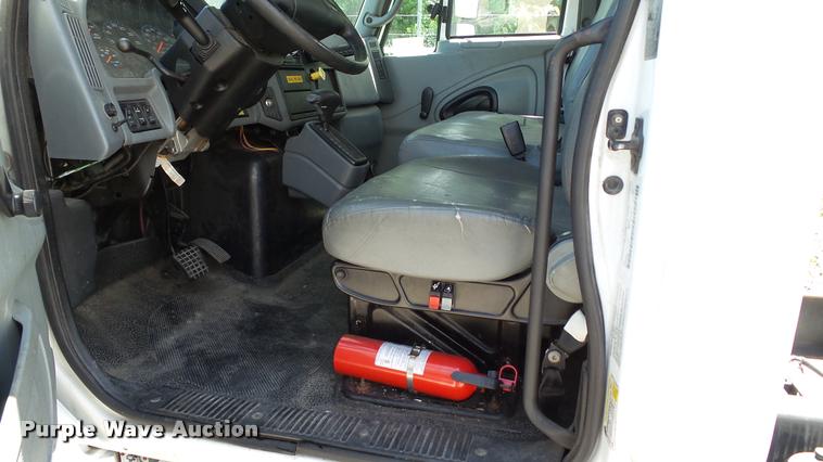 image for item DA1079 2007 International 4200 truck cab and chassis