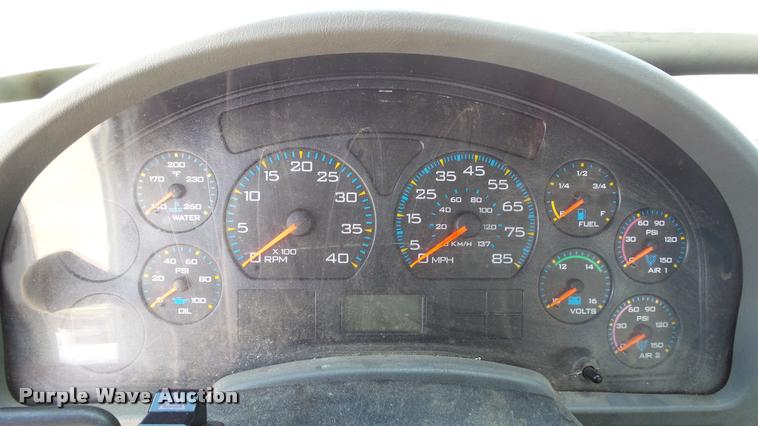 image for item DA1079 2007 International 4200 truck cab and chassis