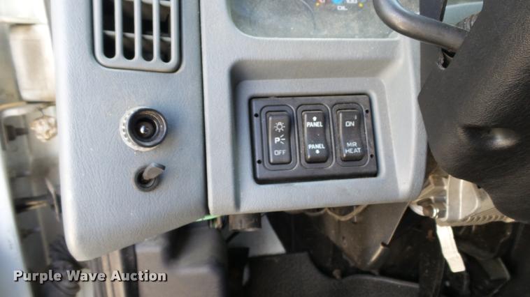 image for item DA1079 2007 International 4200 truck cab and chassis