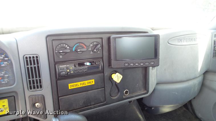 image for item DA1079 2007 International 4200 truck cab and chassis