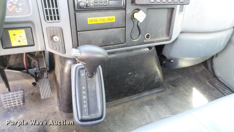 image for item DA1079 2007 International 4200 truck cab and chassis