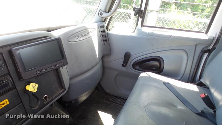 image for item DA1079 2007 International 4200 truck cab and chassis