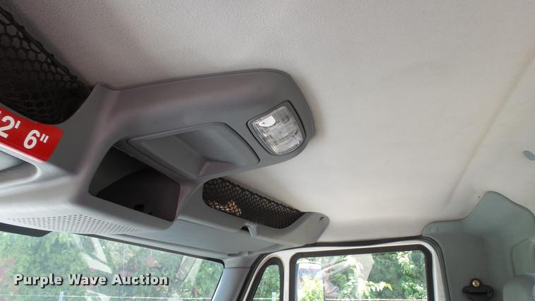 image for item DA1079 2007 International 4200 truck cab and chassis