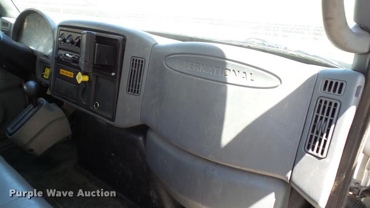 image for item DA1079 2007 International 4200 truck cab and chassis