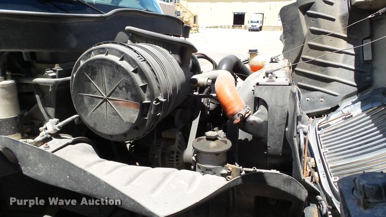 image for item DA1079 2007 International 4200 truck cab and chassis