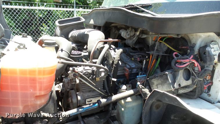 image for item DA1079 2007 International 4200 truck cab and chassis