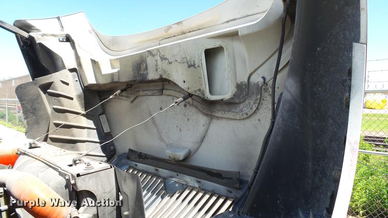 image for item DA1079 2007 International 4200 truck cab and chassis