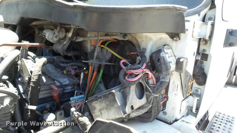 image for item DA1079 2007 International 4200 truck cab and chassis