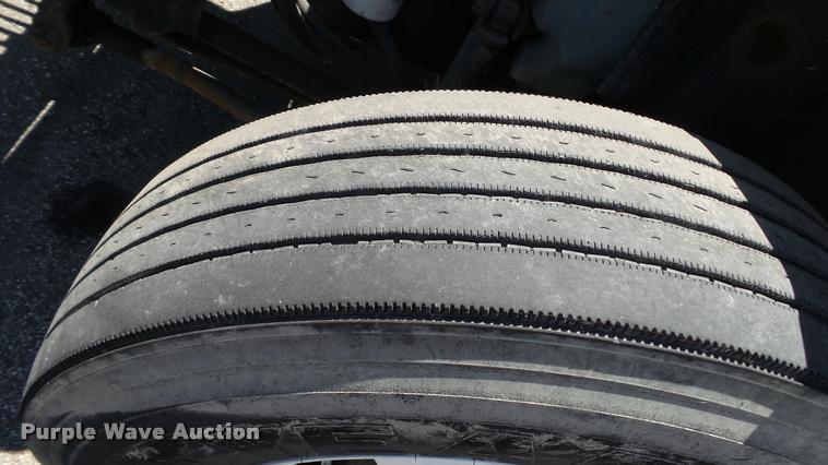 image for item DA1079 2007 International 4200 truck cab and chassis