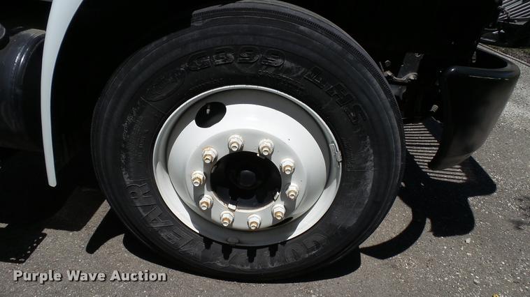 image for item DA1079 2007 International 4200 truck cab and chassis